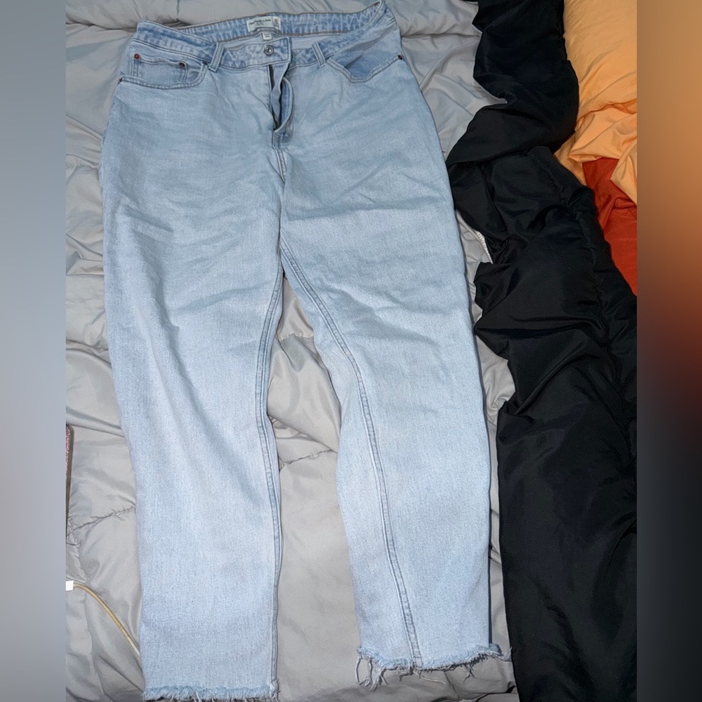 Abercrombie & Fitch The Mom High Rise jeans